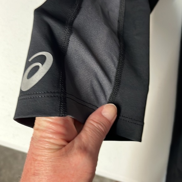 ASICS black crop bottom work out spandex - Picture 3 of 7